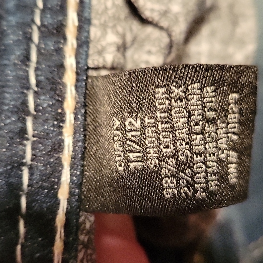 Curvey boot cut distress Jeans. 5 pockets. Zip. Like new. Button pockets in back - Picture 8 of 11